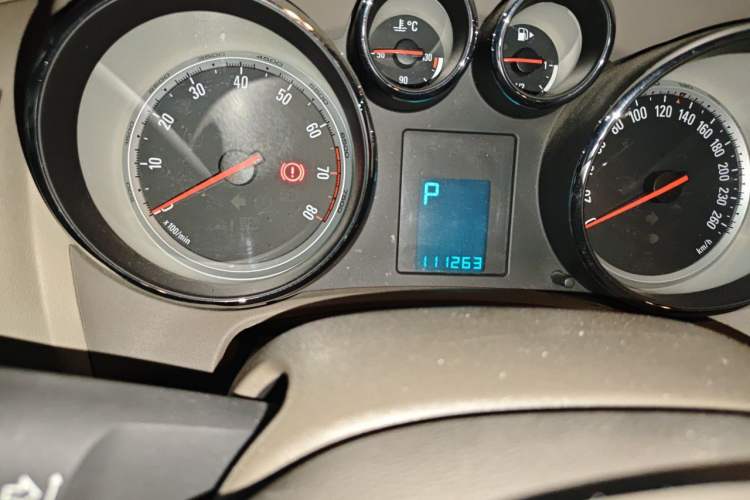Used Buick GT 2013 GT 1.6L Automatic Fashion Edition Odometer Close Up