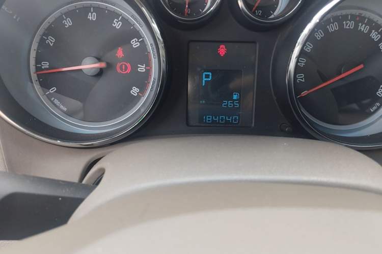 Used Buick GT 2013 GT 1.6L Automatic Fashion Edition Odometer Close Up