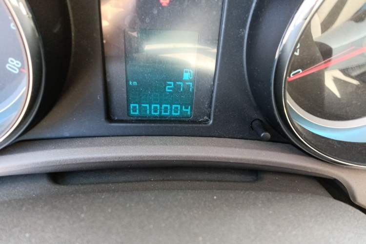 Used Buick GT 2013 GT 1.6L Manual Entry-Level Model Odometer Close Up