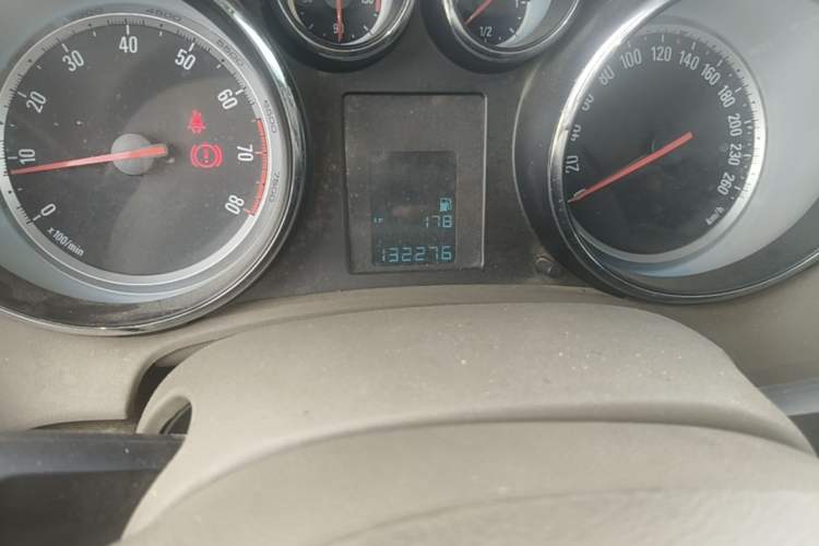 Used Buick GT 2013 GT 1.6L Manual Entry-Level Model Odometer Close Up