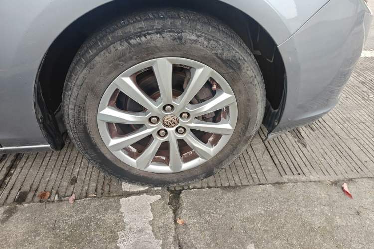 Used Buick GT 2013 GT 1.6L Manual Entry-Level Model Right Front Wheel Hub