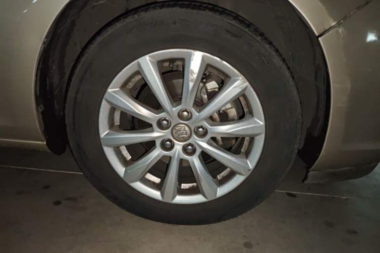 Used Buick GT 2013 GT 1.6L Automatic Fashion Edition Right Front Wheel Hub