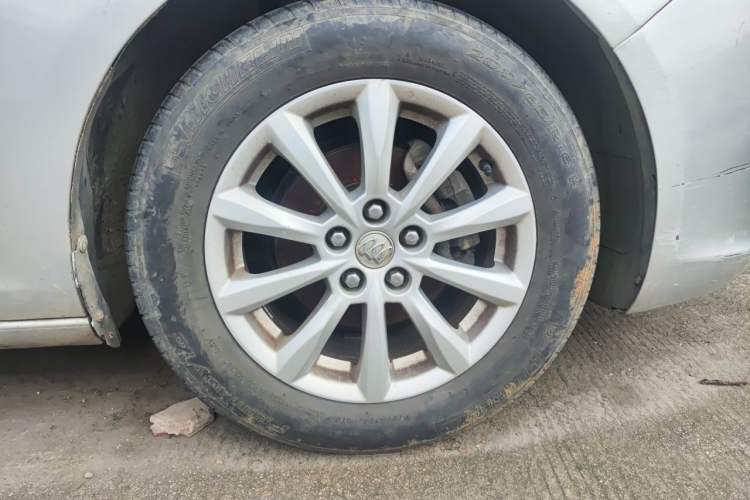 Used Buick GT 2013 GT 1.6L Manual Entry-Level Model Right Front Wheel Hub