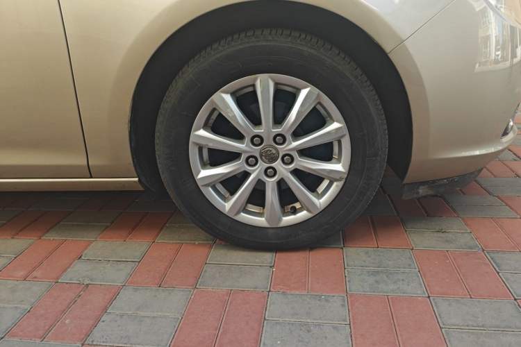 Used Buick GT 2013 GT 1.6L Automatic Fashion Edition Right Front Wheel Hub