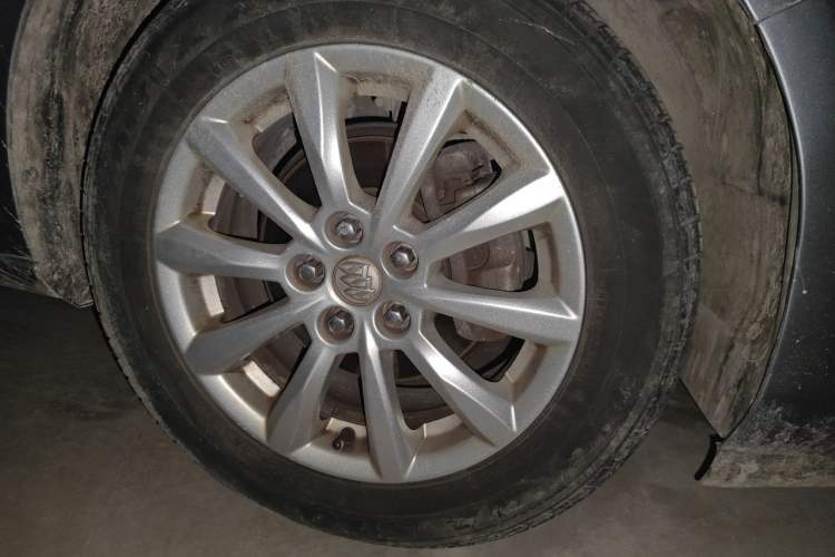 Used Buick GT 2013 GT 1.6L Automatic Fashion Edition Right Front Wheel Hub