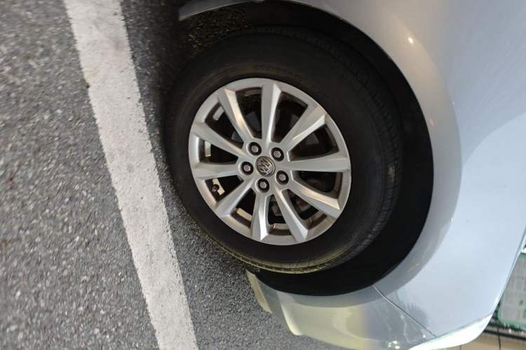 Used Buick GT 2013 GT 1.6L Automatic Fashion Edition Right Front Wheel Hub