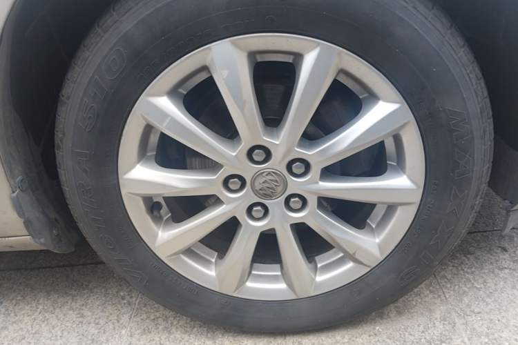 Used Buick GT 2013 GT 1.6L Automatic Fashion Edition Right Front Wheel Hub