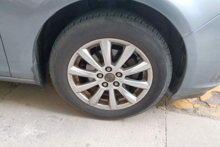 Used Buick GT 2013 GT 1.6L Manual Entry-Level Model Right Front Wheel Hub