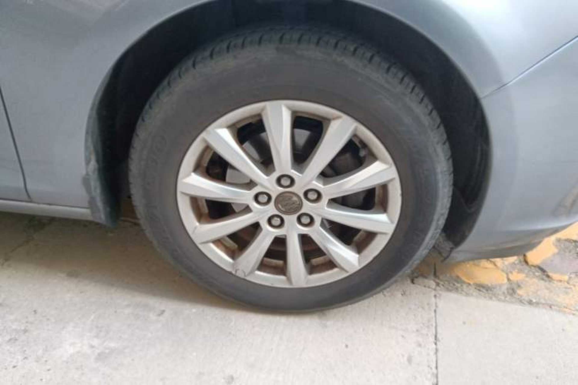 Used Buick GT 2013 GT 1.6L Manual Entry-Level Model Right Front Wheel Hub
