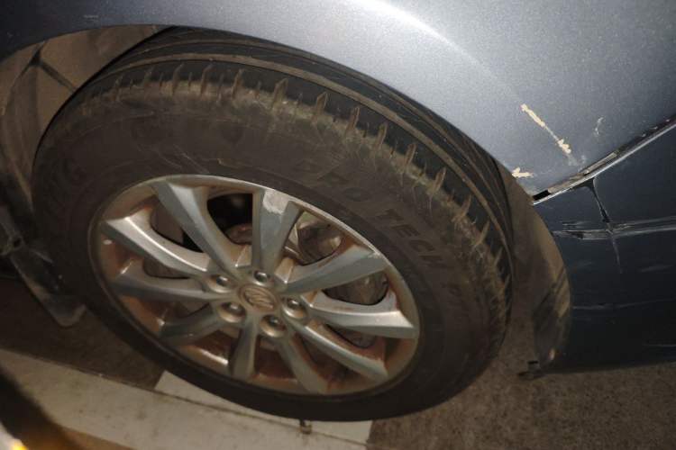 Used Buick GT 2013 GT 1.6L Automatic Comfort Edition Right Front Wheel Hub