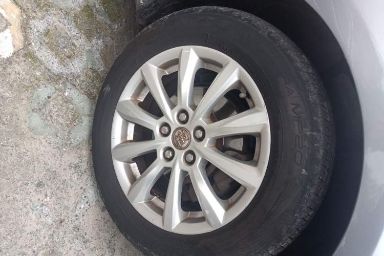 Used Buick GT 2013 GT 1.6L Manual Entry-Level Model Right Front Wheel Hub