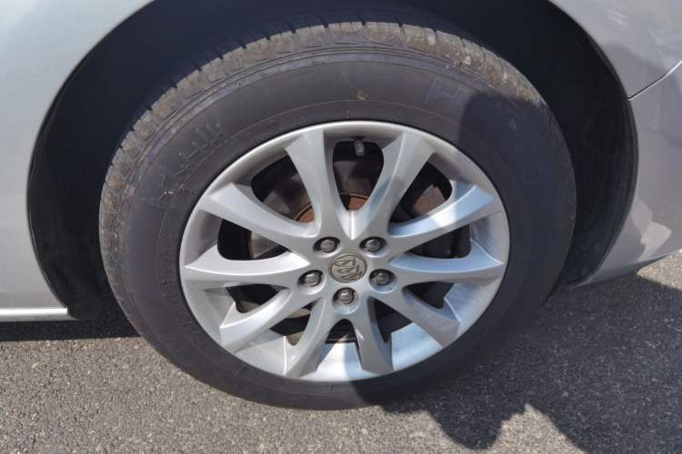 Used Buick GT 2013 XT 1.6L Automatic Fashion Edition Right Front Wheel Hub