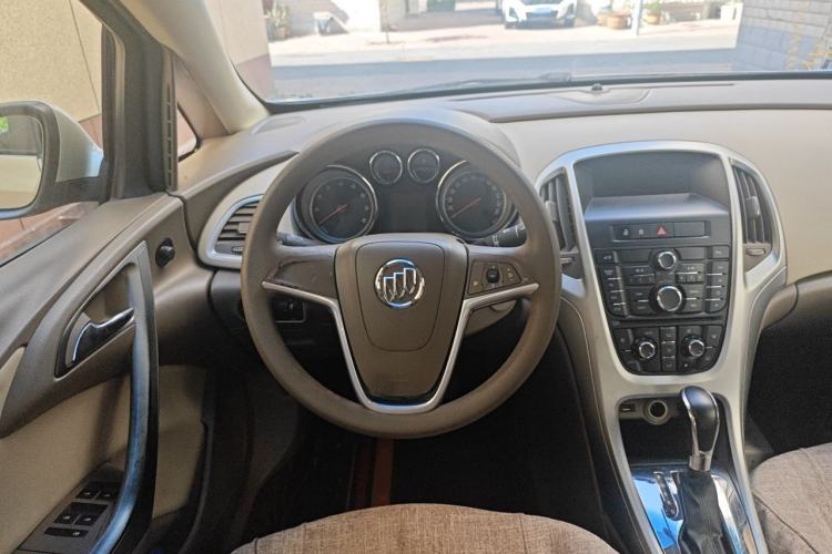Used Buick GT 2013 GT 1.6L Automatic Fashion Edition Steering Wheel