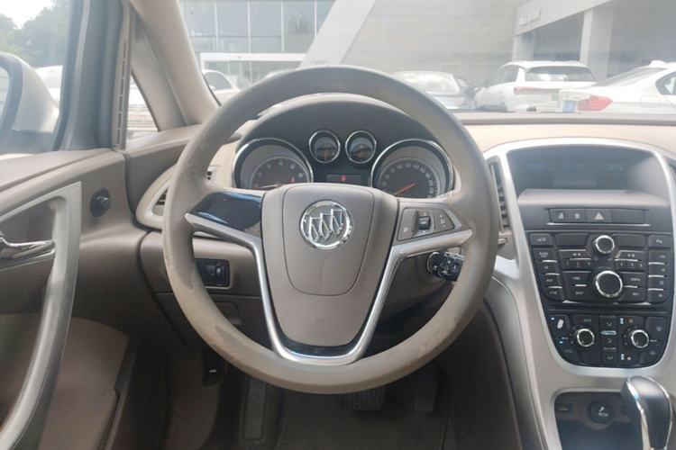Used Buick GT 2013 GT 1.6L Automatic Fashion Edition Steering Wheel
