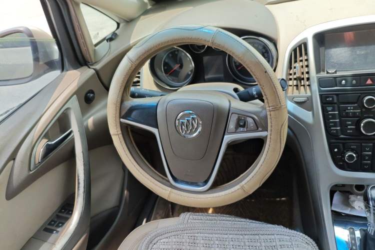 Used Buick GT 2013 GT 1.6L Automatic Fashion Edition Steering Wheel