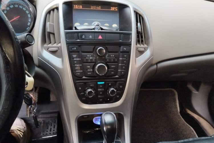 Used Buick GT 2013 GT 1.6L Automatic Fashion Edition Audio And AC Panel