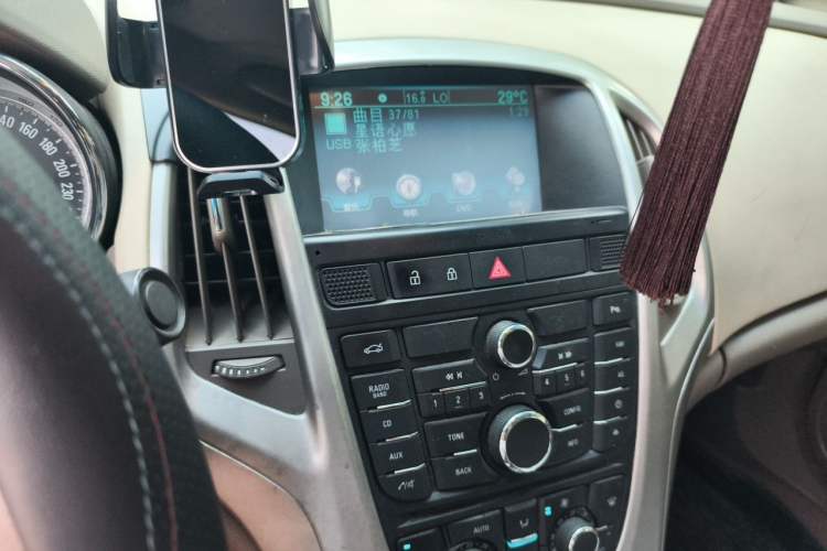 Used Buick GT 2013 GT 1.6L Automatic Fashion Edition Audio And AC Panel