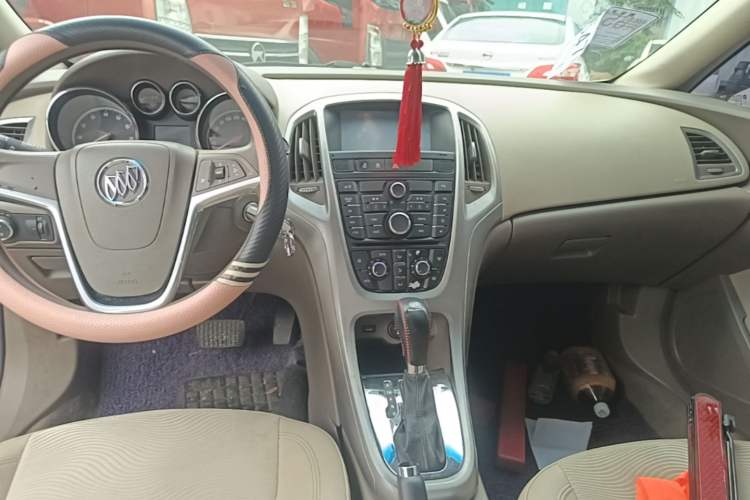 Used Buick GT 2013 GT 1.6L Automatic Fashion Edition Audio And AC Panel