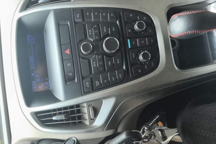 Used Buick GT 2013 GT 1.6L Automatic Fashion Edition Audio And AC Panel