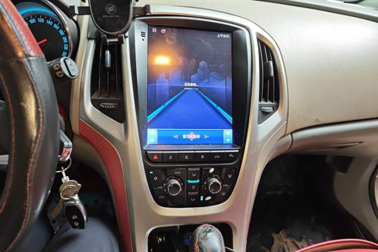 Used Buick GT 2013 XT 1.6L Automatic Fashion Edition Audio And AC Panel