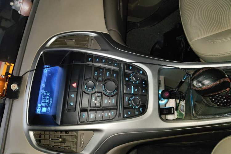 Used Buick GT 2013 GT 1.6L Manual Entry-Level Model Audio And AC Panel