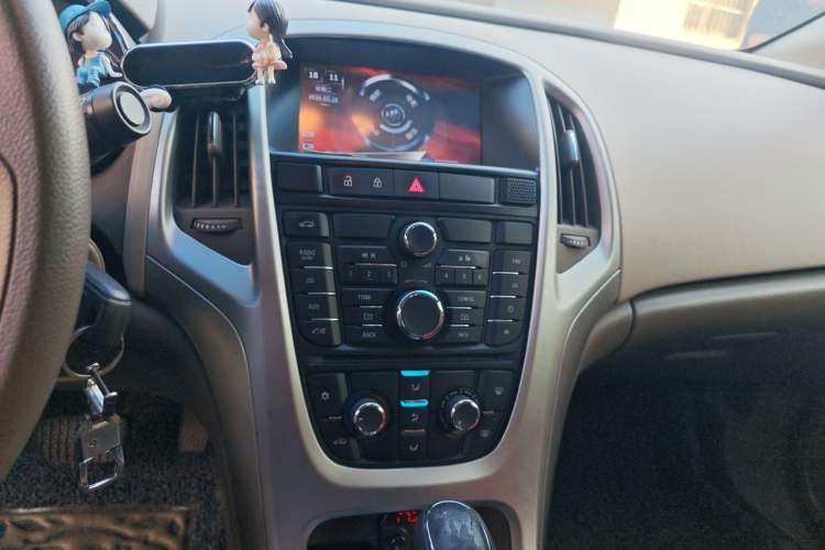 Used Buick GT 2013 GT 1.6L Automatic Comfort Edition Audio And AC Panel