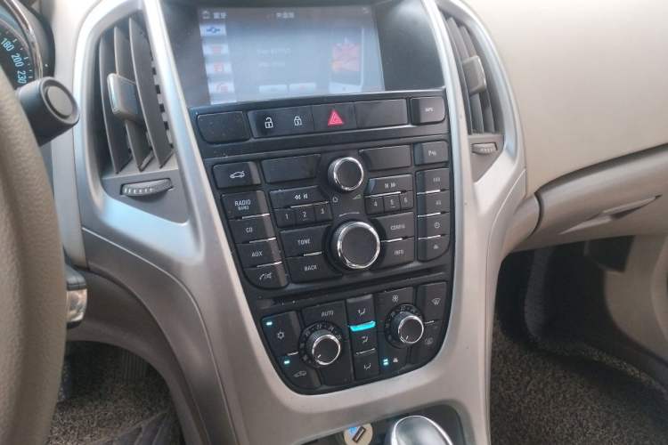 Used Buick GT 2013 GT 1.6L Automatic Fashion Edition Audio And AC Panel