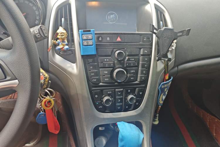 Used Buick GT 2013 XT 1.6L Automatic Fashion Edition Audio And AC Panel