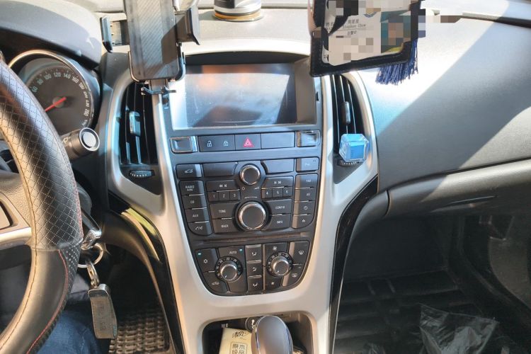 Used Buick GT 2013 GT 1.8L Automatic Fashion Edition Audio And AC Panel