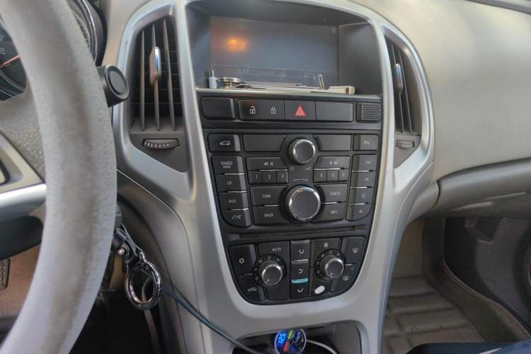 Used Buick GT 2013 GT 1.6L Manual Entry-Level Model Audio And AC Panel