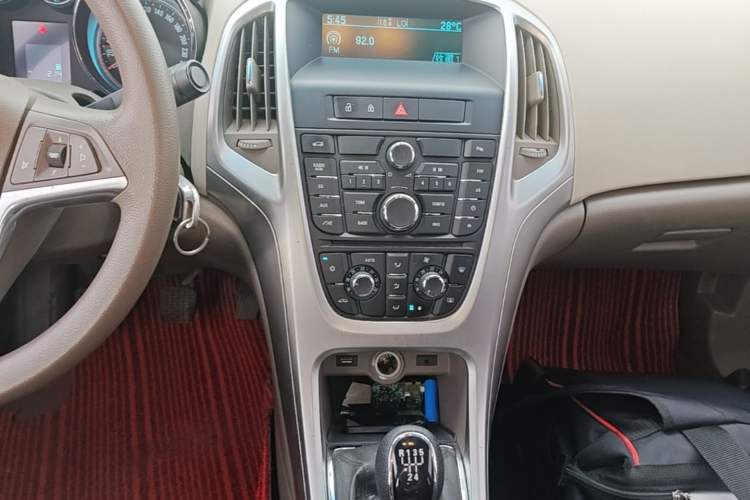 Used Buick GT 2013 GT 1.6L Manual Entry-Level Model Audio And AC Panel