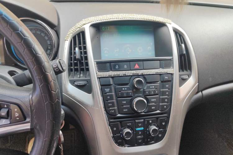 Used Buick GT 2013 XT 1.6L Automatic Comfort Edition Audio And AC Panel