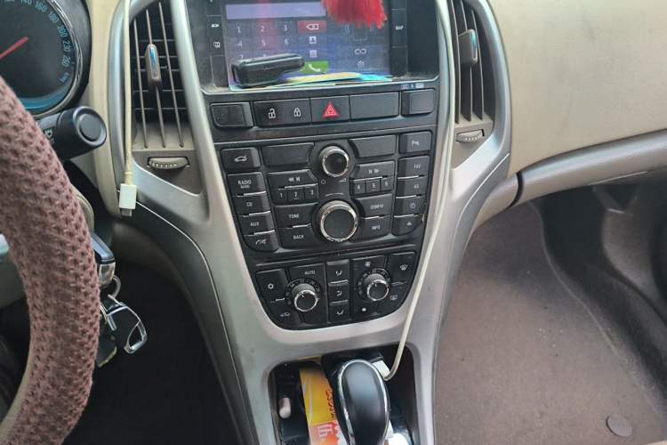 Used Buick GT 2013 GT 1.6L Automatic Fashion Edition Audio And AC Panel