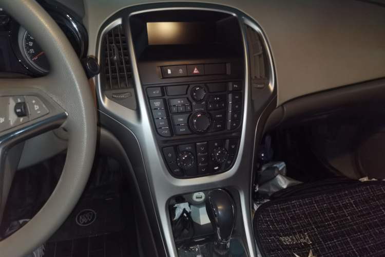 Used Buick GT 2013 GT 1.6L Automatic Fashion Edition Audio And AC Panel