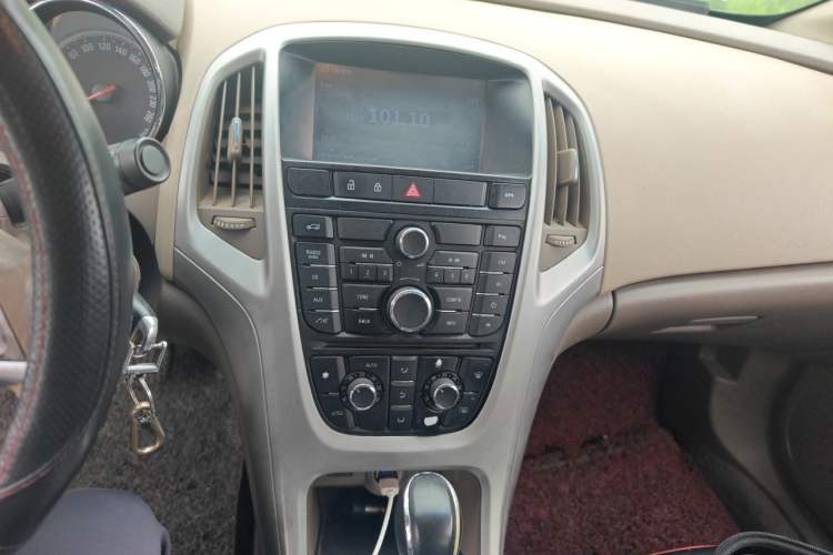 Used Buick GT 2013 GT 1.6L Automatic Fashion Edition Audio And AC Panel