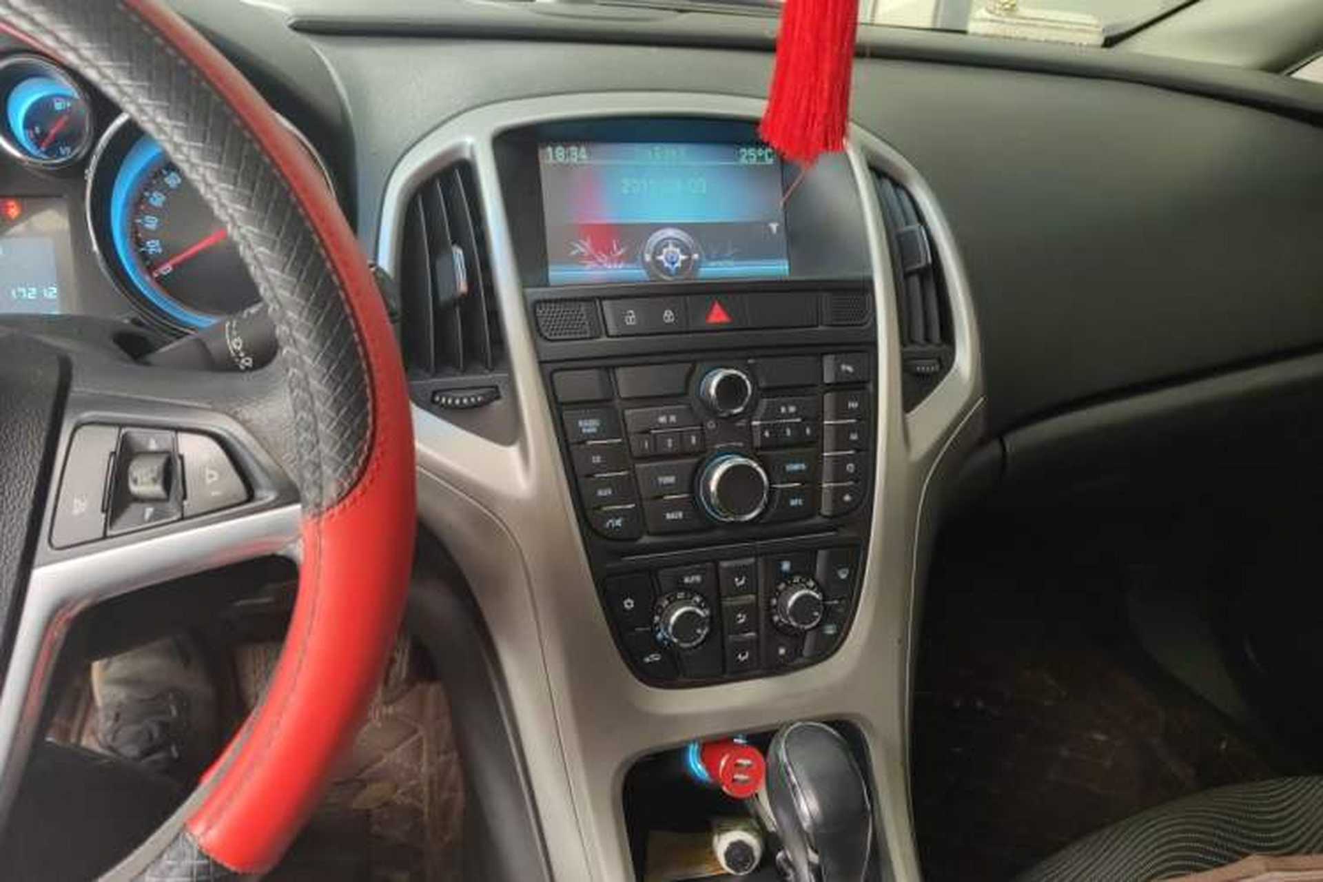 Used Buick GT 2013 XT 1.6L Automatic Fashion Edition Audio And AC Panel