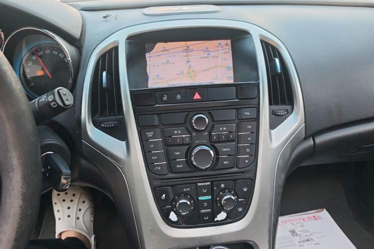 Used Buick GT 2013 XT 1.6L Automatic Fashion Edition Audio And AC Panel