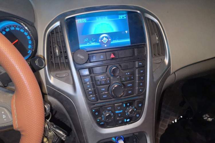 Used Buick GT 2013 GT 1.6L Manual Entry-Level Model Audio And AC Panel