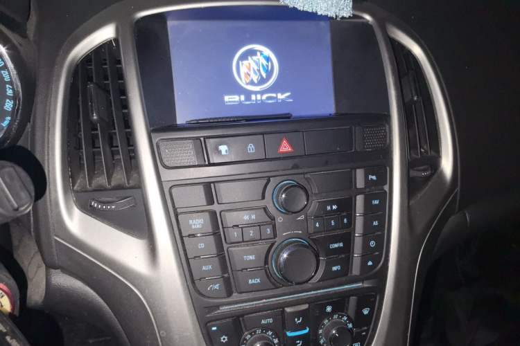 Used Buick GT 2013 XT 1.6L Automatic Fashion Edition Audio And AC Panel