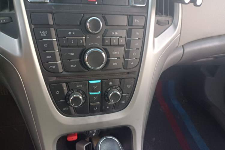 Used Buick GT 2013 XT 1.6L Automatic Fashion Edition Audio And AC Panel