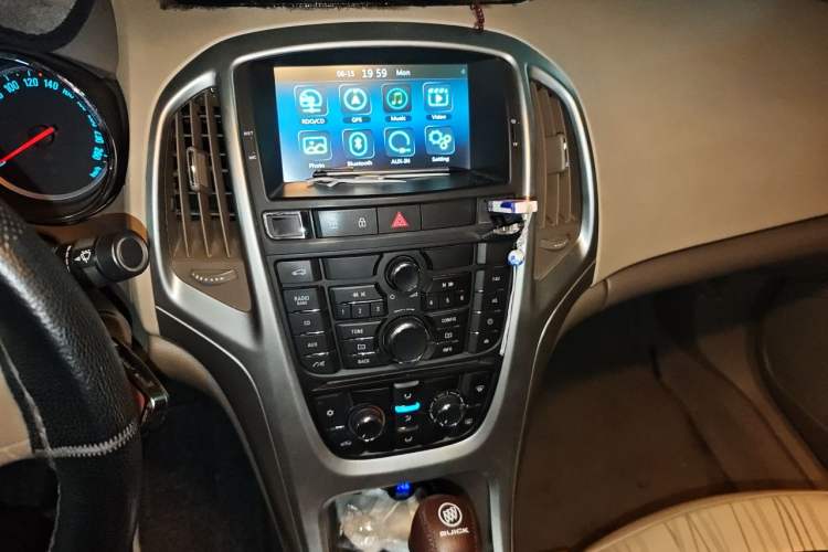 Used Buick GT 2013 GT 1.6L Automatic Comfort Edition Audio And AC Panel