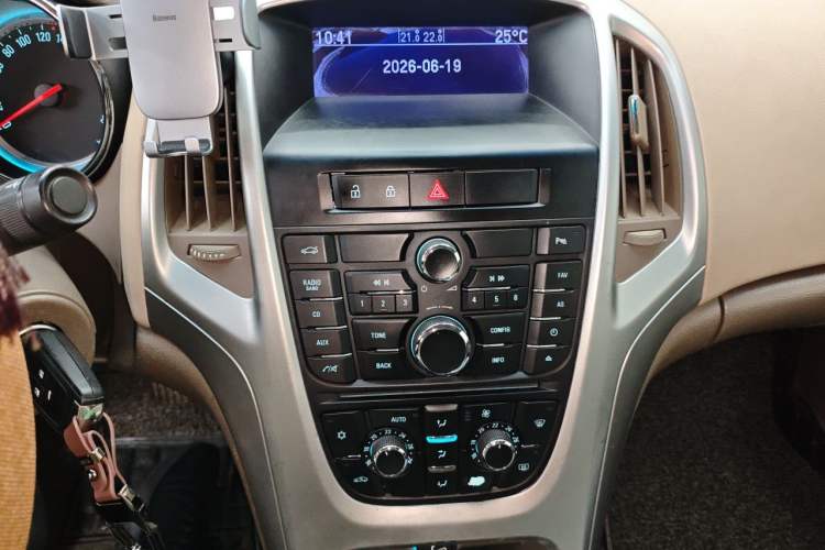 Used Buick GT 2013 GT 1.6L Manual Entry-Level Model Audio And AC Panel
