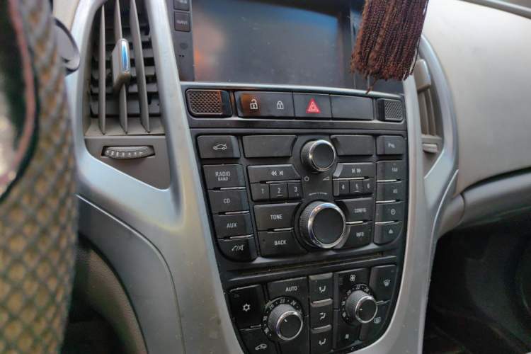 Used Buick GT 2013 GT 1.6L Manual Entry-Level Model Audio And AC Panel