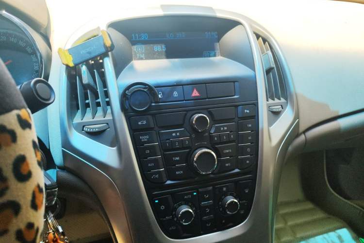 Used Buick GT 2013 GT 1.6L Automatic Fashion Edition Audio And AC Panel