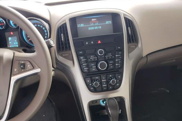 Used Buick GT 2013 GT 1.6L Automatic Fashion Edition Audio And AC Panel