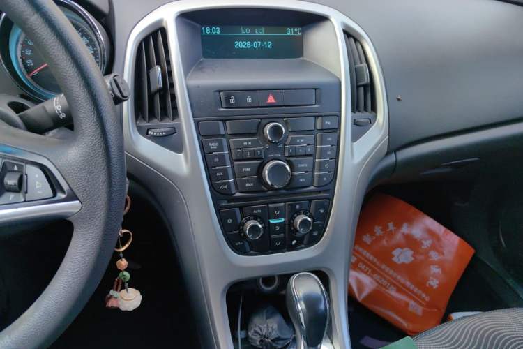 Used Buick GT 2013 XT 1.6L Automatic Fashion Edition Audio And AC Panel