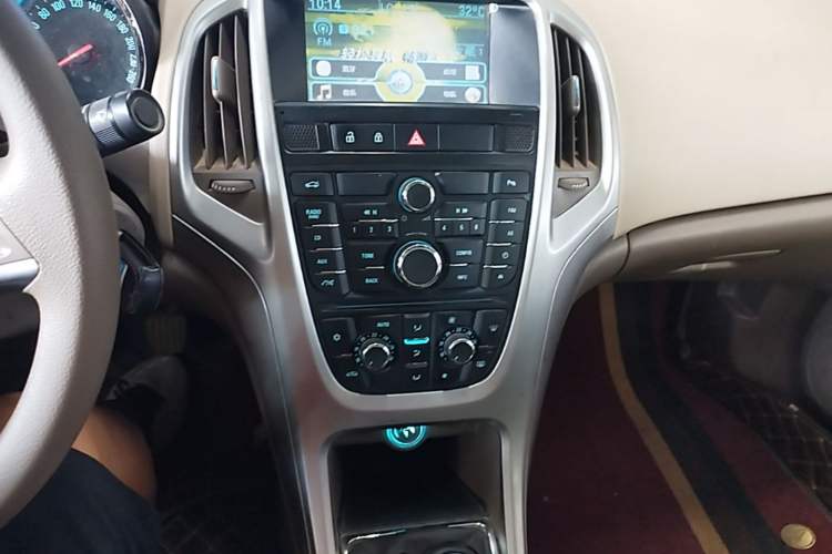 Used Buick GT 2013 GT 1.6L Manual Entry-Level Model Audio And AC Panel