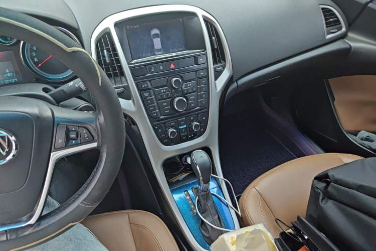 Used Buick GT 2013 GT 1.8L Automatic Fashion Edition Audio And AC Panel