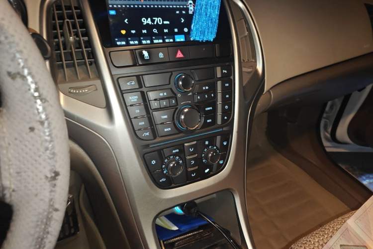 Used Buick GT 2013 GT 1.6L Manual Entry-Level Model Audio And AC Panel