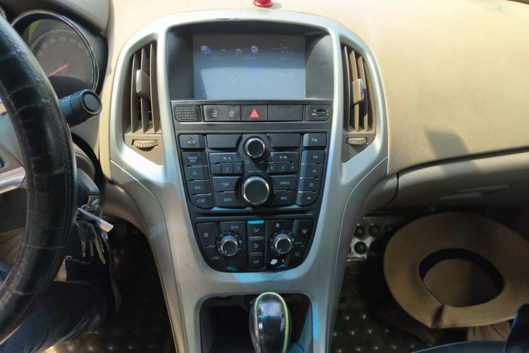 Used Buick GT 2013 GT 1.6L Automatic Fashion Edition Audio And AC Panel
